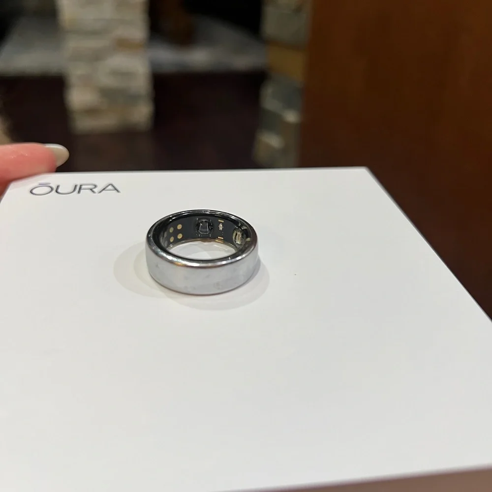 Selling Silver Horizon Oura Ring Gen 3